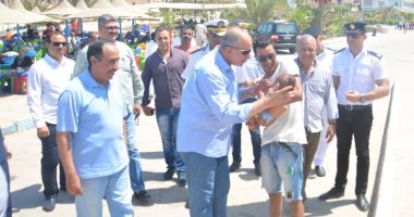 صور.. محافظ البحر الأحمر يتفقد النادى الاجتماعى بالغردقة