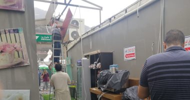 تضرر بعض خيام الحجاج بمنى بسبب الأمطار الغزيرة..ومتطوعون يتدخلون لإصلاحها