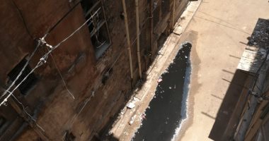 مياه المجارى تحاصر شارع كفافيس بالإسكندرية ..صور
