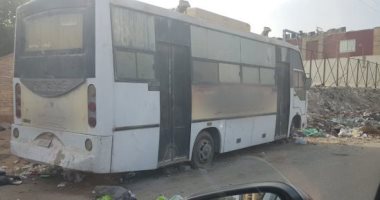 شكوى من إشغال الطريق بأتوبيس مركون منذ فترة بشارع عباد الرحمن بمساكن شيراتون