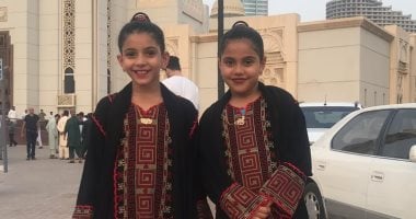 قارئ يشارك بصورة لاحتفال ابنتيه بالعيد فى الإمارات
