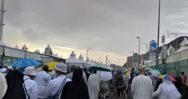 رئيس بعثة حج التضامن يتفقد مخيمات منى بعد هطول الأمطار.. صور