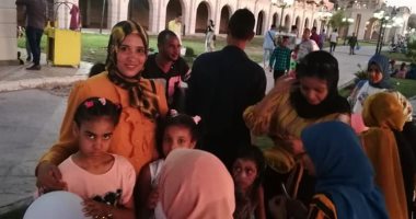 صور.. متطوعون يطلقون مبادرة "العيد عيدين" لرسم البهجة بين الأطفال