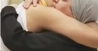 شاهد.. سورى يلتقى والديه فى الحج بعد فراق 7 سنوات