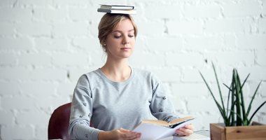 مش بس ألم الظهر.. كيف تؤثر طريقة جلوسك أو وقوفك الخاطئة على صحتك؟