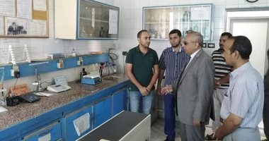 صور.. رئيس مركز ملوى بالمنيا يتفقد الخدمات الطبية بالمستشفى العام