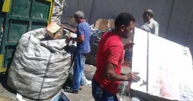 صور.. حملات لرفع المخلفات بأحياء الإسكندرية فى العيد