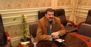 "نقيب الزبالين ": زيادة 4 آلاف طن فى حجم مخلفات القاهرة خلال عيد الأضحى.. توريد العظام إلى مصانع  الغراء.. وحاويات فى الميادين لسرعة نقل المخلفات لتلافى انتشار الروائح الكريهة فى الشوارع.. و3 رديات لجمع القمامة 