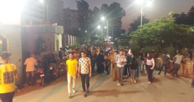 صور.. استمرار الإقبال ليلا على الحدائق العامة بالمنصورة بثانى أيام العيد 