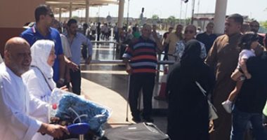 حج ولبى وزار قبر النبى المختار.. حجاج بيت الله الحرام يصلون أرض الوطن