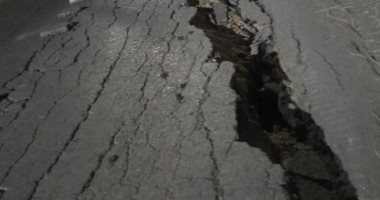 صور.. هبوط أرضى بمركز البداري بطريق أسيوط الشرقى