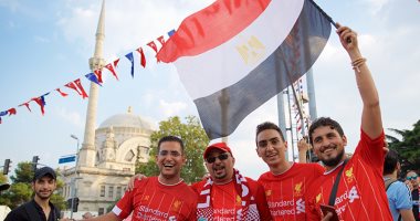 السوبر الأوروبى.. الجماهير المصرية تساند محمد صلاح من اسطنبول
