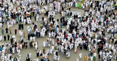 صور.. "دموع ووداع وتبادل عناوين" ملامح الفصل الأخير للحجاج بمنى.. ضيوف الرحمن غير المتعجلين يتوجهون لمكة لأداء طواف الإفاضة.. رئيس بعثة الحج: متابعة طبية للمصابين بالإرهاق وسيارات مجهزة لذوى الاحتياجات الخاصة