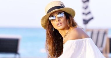 شاهد زينة فى جلسة تصوير أنيقة على أحد شواطئ الساحل