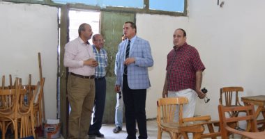 رئيس جامعة سوهاج يتابع الاستعدادات لفتح مدرسة التعليم الفنى المزدوج
