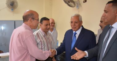 محافظ الدقهلية يهنئ العاملين بديوان عام المحافظة بعيد الأضحى المبارك 