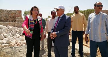 محافظ أسوان يتفقد إنشاءات المسرح المكشوف بمتحف النيل 