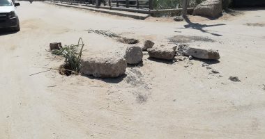 اضبط مخالفة.. حفر بكوبرى عبودة فى شبين القناطر.. والأهالى: الكوبرى سينهار