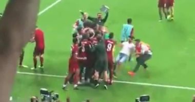 شاهد لحظة إصابة مشجع لحارس ليفربول فى السوبر الأوروبى