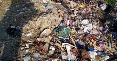 القمامة تحاصر مدخل مركز كفر الدوار فى البحيرة