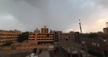 صور.. سحب كثيفة ورياح محملة بالأمطار الخفيفة تضرب سماء الأقصر