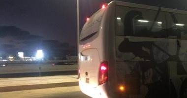 حافلة الزمالك تصل مطار القاهرة استعدادا للسفر لكينيا