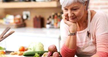 عشان تحافظى على وزنك.. نصائح غذائية لكبار السن