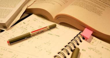 شقوا هدومهم من الفرحة.. حرمان تلاميذ فى بوروندى من الشهادة لتمزيق ملابسهم