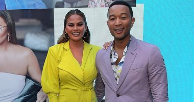 كريستي تيجن وجون ليجاند بصحبة ابنتهما باحتفالية Quay X Chrissy Teigen