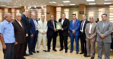 تكريم مدير الضرائب العقارية ورئيس قطاع بمياه الشرب لبلوغهما سن المعاش