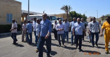 صور.. محافظ البحر الأحمر يتفقد الحملة الميكانيكية بمدينة الغردقة 