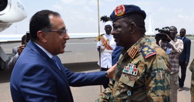 مصطفى مدبولى يصل السودان للمشاركة بمراسم توقيع الوثيقة الدستورية 