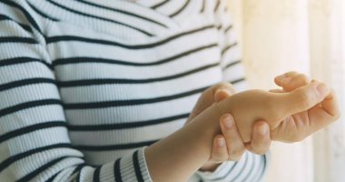 الافراط في استخدام " الكي بورد " يسبب آلام مستمرة لليد والرسغين