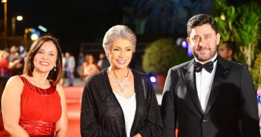 النجوم يتوافدون على السجادة الحمراء للمهرجان القومى للمسرح