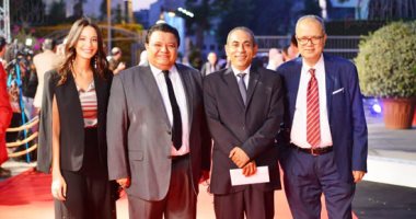 السلام الجمهورى يفتتح حفل المهرجان القومى للمسرح