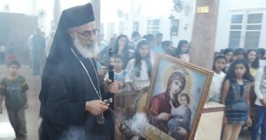 الأنبا بطرس يترأس قداس المناولة الاحتفالية فى كنيسة مارمرقس بالمنيا