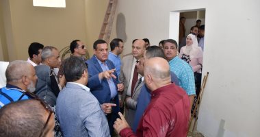 صور ..محافظ البحيرة يتفقد أعمال تجديد مبنى الوحدة المحلية بالرحمانية