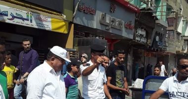 صور.. حملة لرفع الإشغالات بشوارع المطرية فى القاهرة
