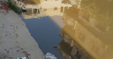 أهالى النوبارية يشكون حال الشوارع: مكسرة ومياه الصرف تملؤها