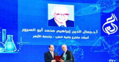 رئيس جامعة الأزهر يهنئ جمال أبو السرور بتكريمه من الرئيس السيسي بعيد العلم