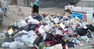 أهالى عين شمس يشكون تراكم القمامة بشارع عبد الهادى خطاب