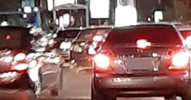 سيارة بدون لوحات تسير بحرية فى المهندسين بالجيزة