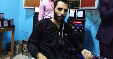 محمد شومان معاق يمارس رياضة الكاراتيه على كرسى متحرك بدمياط