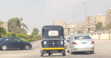 أهالى الحى السويسرى يشكون من فوضى التوك توك