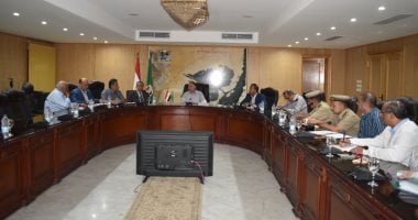 محافظ الفيوم يأمر بتفعيل مبادرة "الرصيف من حقى" لمنع تعديات المحال التجارية