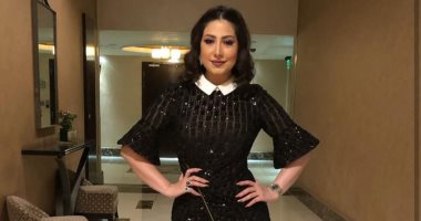 بفستان أسود قصير لامع.. شاهد بوسى فى أحدث إطلالاتها
