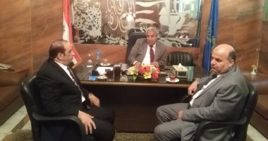محافظ أسوان يعطى مهله أسبوع للإنتهاء من إجراءات حالات تقنين الأراضى