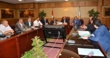 محافظ الغربية: الالتزام بكثافة الفصول ومراعاة التوزيع العادل للطلاب 