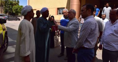 صور.. محافظ الأقصر يقود جولة مفاجئة بمستشفى الأقصر العام ويلتقى بالمرضى