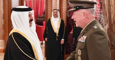 ملك البحرين يؤكد على عمق العلاقات مع أمريكا خلال لقاءه قائد القيادة المركزية  